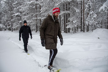 04 Snowshoing
 Hero