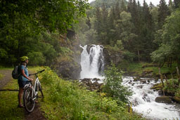 05-Sykkeltur i Lustrafjorden
 Hero