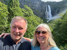 05-Sykkeltur i Lustrafjorden
 Hero